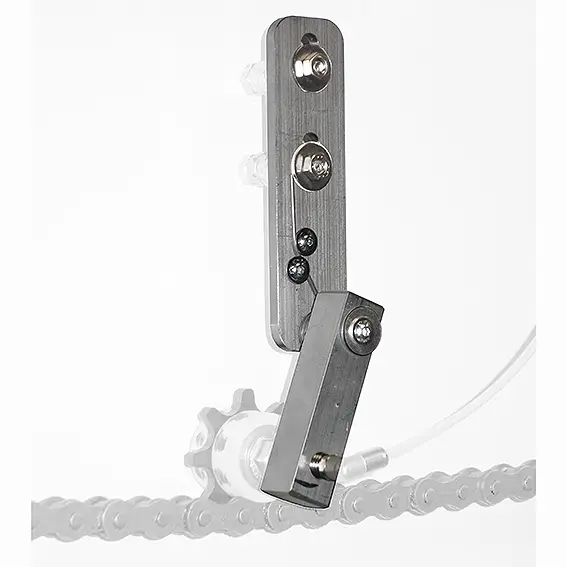 Bras oscillant pour pignon de lubrification de chaîne